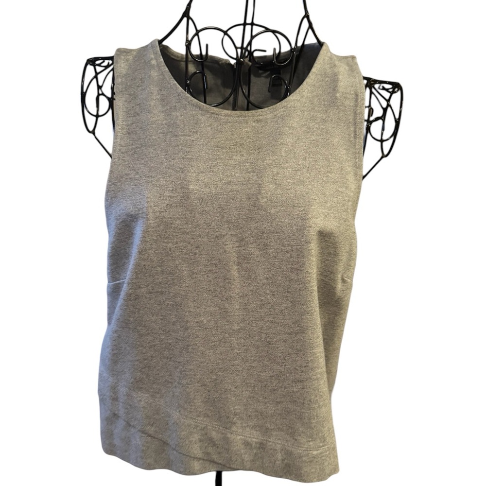 Banana Republic gray sleeveless top. medium
